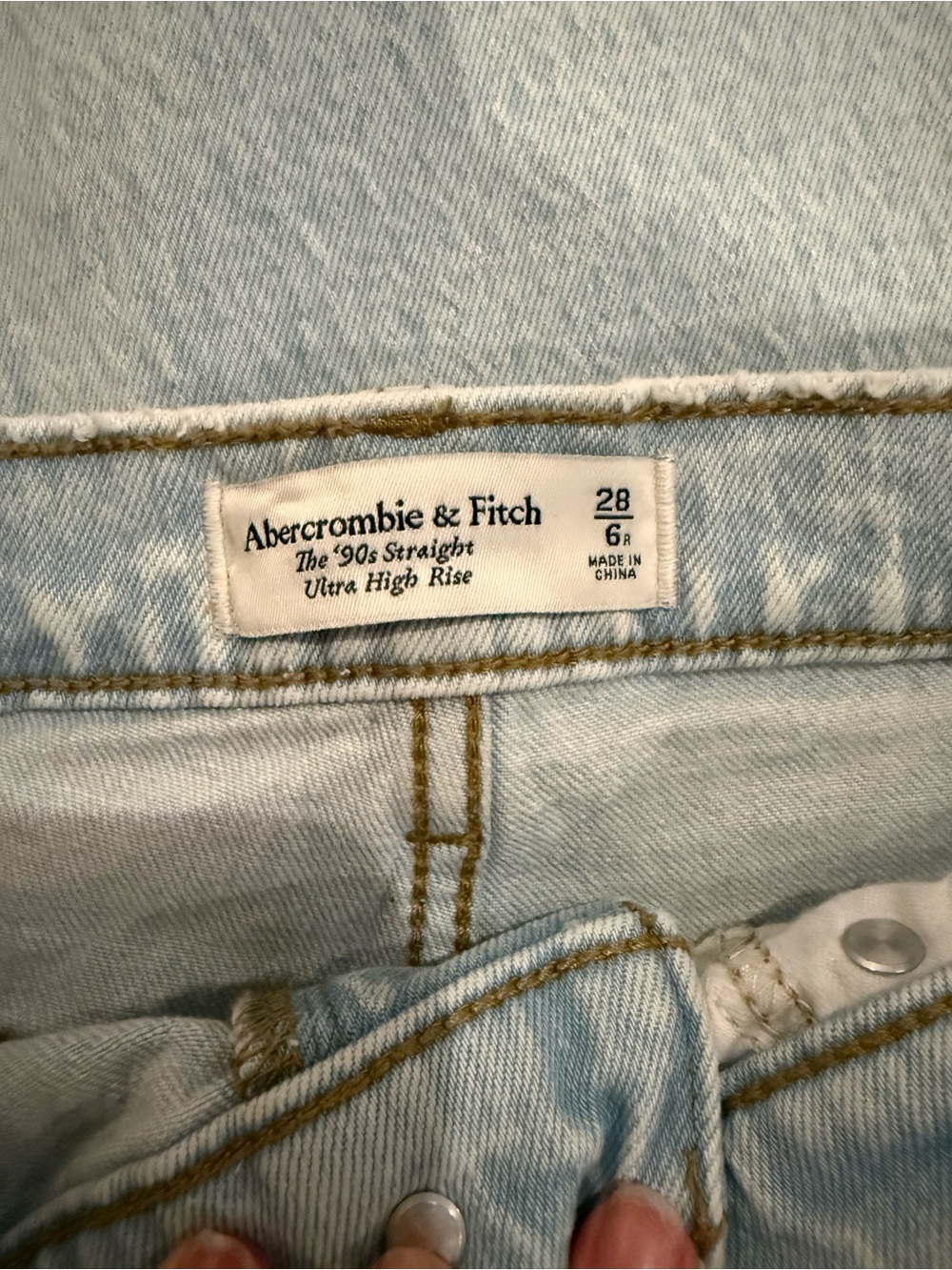 Abercrombie & Fitch Light Wash ultra high rise 90 straight jeans